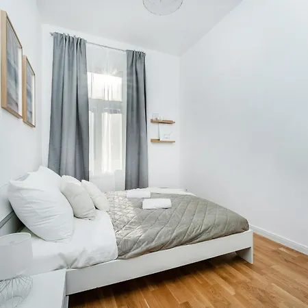 Rentero - Sunny One Bedroom Apartment Overlooking National Museum *