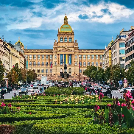 Rentero - Sunny One Bedroom Apartment Overlooking National Museum *
