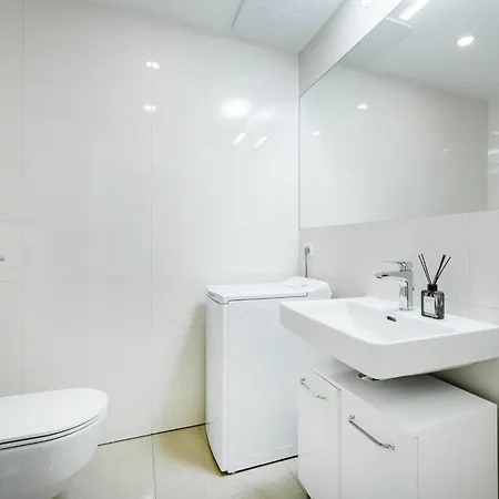 Sunny One Bedroom By Rentero *