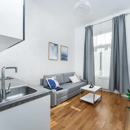 Sunny One Bedroom By Rentero Apartment *
