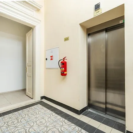 Sunny One Bedroom By Rentero Apartment *
